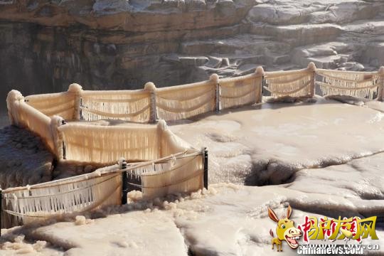 ������ ��