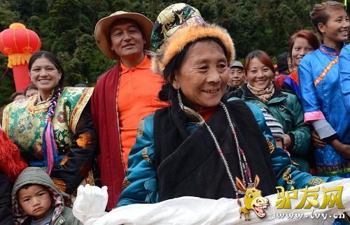 10��31�գ�ī����ͨ��������Ⱥ������ӭ��ʻ��ī�ѵĳ�����¿������� ���� ��