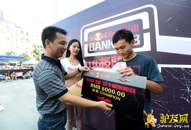 ���С����������һ�ˡ�֮�Ƶ�ϯ����2013��ţ������Ծ�����人վ�ھ�