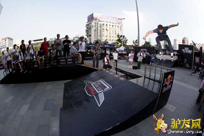 ������2013��ţ������Ծ�����人վ������