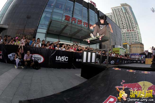 ������2013��ţ������Ծ�����人վ������