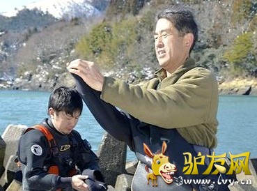 用3年努力考取了日本国家潜水员资格证的高松康雄