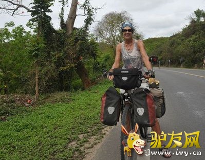 �����ں������߰�ɳ��ϪС�򸽽�����