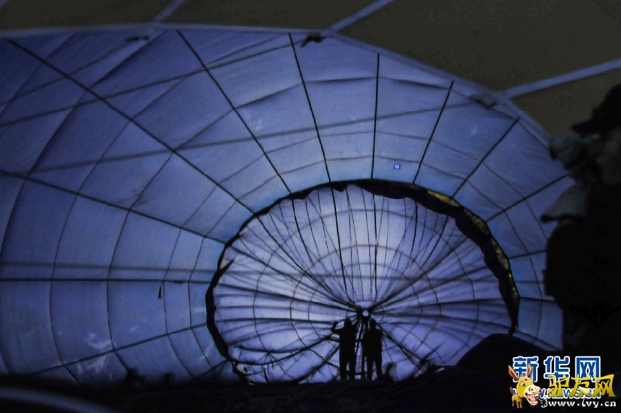 ���е�������