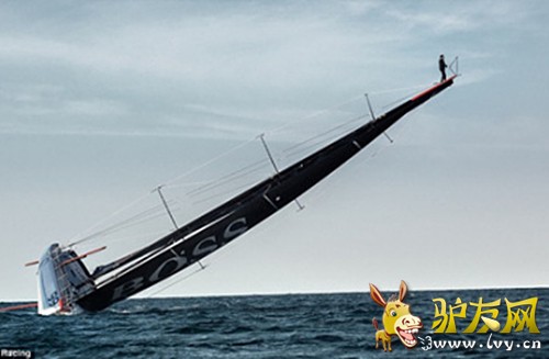 Ӣ��һ��ð������ǰ����һ�ҷ�������ߴ�30�׵�Φ�ˣ�������ͣ��16���Ժ�����󺣡�