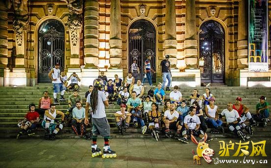 ��ý��ҹ����ʥ���޽ֵ���Ϊ�ֻ������ߵ�����