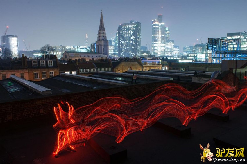 ���������ۺϱ�������Ӣ����ÿ���ʱ���3��20�ձ�����Ӣ��һȺ�ܿ���������ر��ƵĲʵƷ�װ�������׶ظ��󾰵㣬���ó�ʱ���ع����㼼�ɼ�¼�����Լ��ı��ܹ켣��������һ����Ѥ�õ���Ƭ��