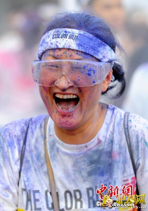 ���ھٰ����ˡ���ɫ�ܡ� չ��ɫ�ʼ���(��ͼ)