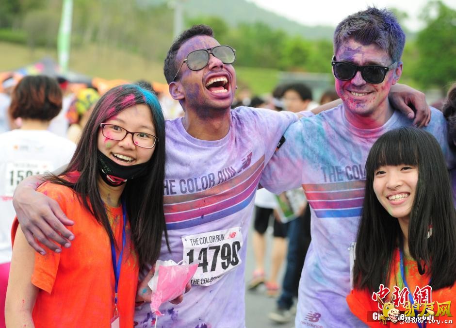 ���ھٰ����ˡ���ɫ�ܡ� չ��ɫ�ʼ���(��ͼ)