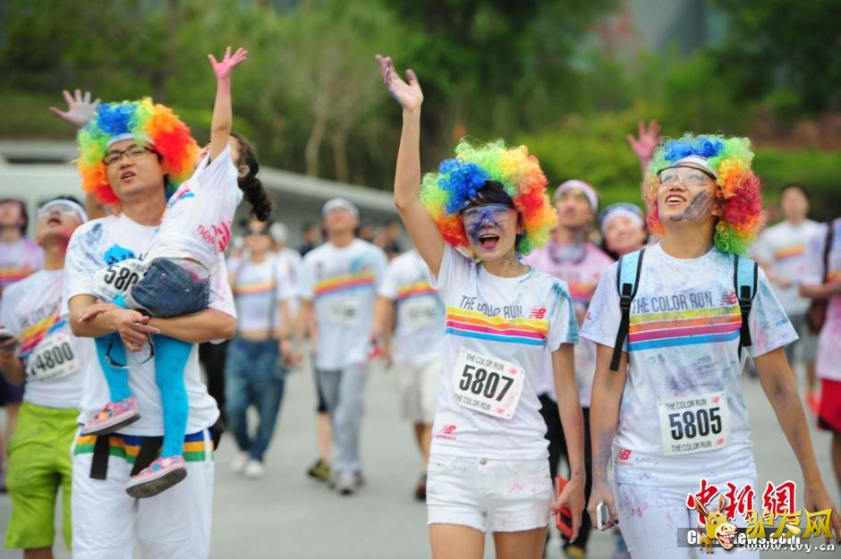 ���ھٰ����ˡ���ɫ�ܡ� չ��ɫ�ʼ���(��ͼ)