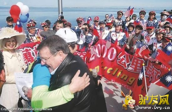 ���ϲ��ݵ����ӡ��ڻ�ʢ���ݵİ�����˹��(Port Angeles)�ܵ���50�����ڵļе���ӭ