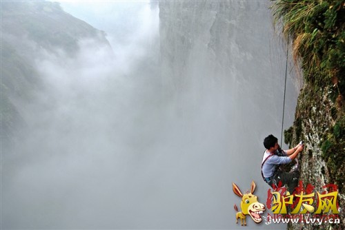 ������150���׸ߵ��ͱڣ����¾���Ͽ�ȣ����������ͱڵ���Ƥʯ�����������Ⱥ���е�ҩũ