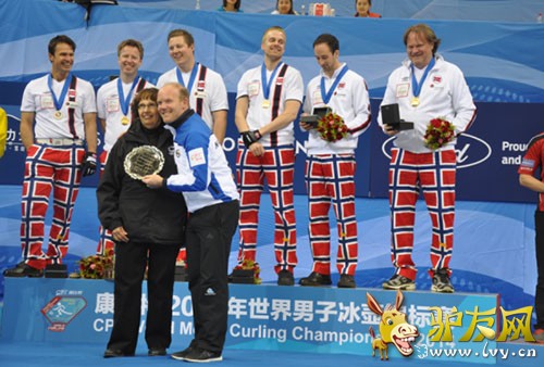 �������ϻ���������Χ�ߣ�������&bull;��ķ˹�ƶ��뿭��Ůʿ��Ӱ