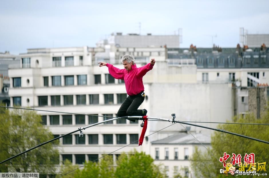 ����ʱ��2014��4��6�գ��������裬Denis Josselin�����߸�˿��Խ���ɺӡ���θ�˿�ܳ�175�ף�λ�����ɺ��Ͽ�30�׸ߴ���