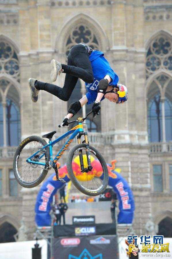 4��6�գ�һ��ѡ�����ؼ����С����գ��ڰµ����׶�άҲ���������㳡��2014άҲ�����г������ݡ�����֮�������г��ؼ����� ¿�������Ǯһ��