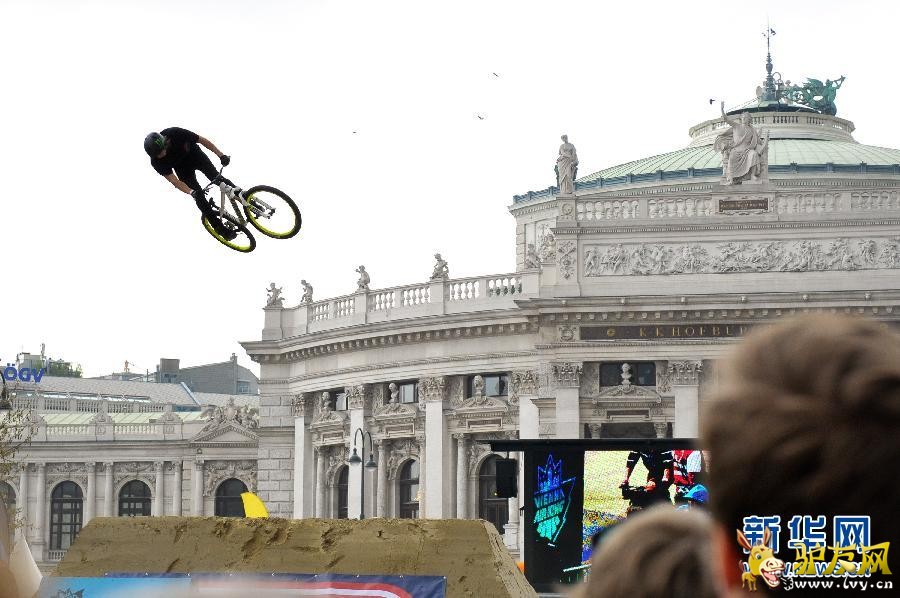 4��6�գ�һ��ѡ�����ؼ����С����գ��ڰµ����׶�άҲ���������㳡��2014άҲ�����г������ݡ�����֮�������г��ؼ����� ¿�������Ǯһ��