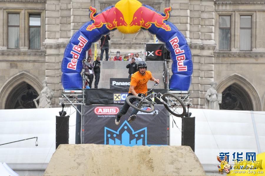 4��6�գ�һ��ѡ�����ؼ����С����գ��ڰµ����׶�άҲ���������㳡��2014άҲ�����г������ݡ�����֮�������г��ؼ����� ¿�������Ǯһ��