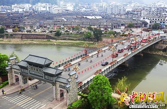 �����������г���;��̩���ų���¥