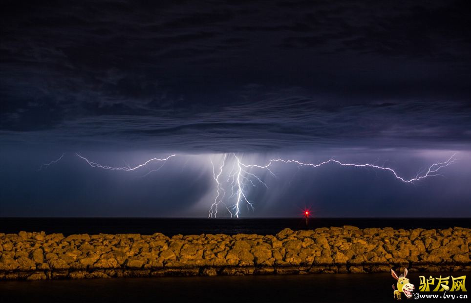 �Ĵ�������Ӱʦ����300Ӣ��׷������(������ͼ)