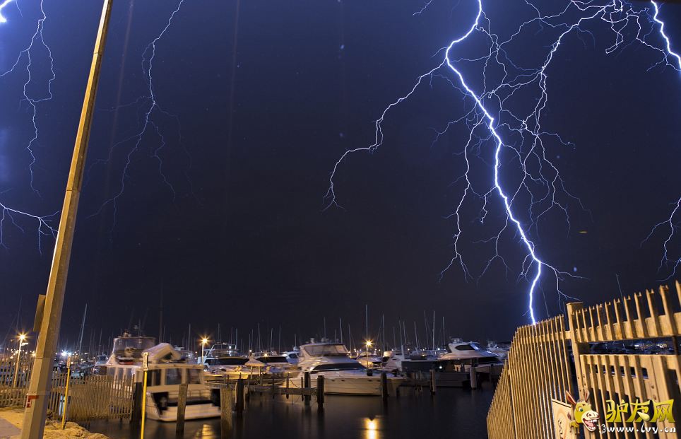 �Ĵ�������Ӱʦ����300Ӣ��׷������(������ͼ)