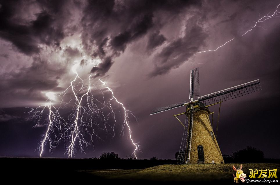 �Ĵ�������Ӱʦ����300Ӣ��׷������(������ͼ)