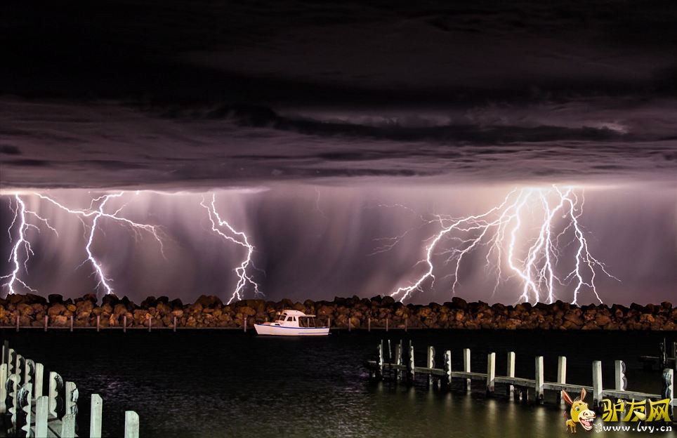 �Ĵ�������Ӱʦ����300Ӣ��׷������(������ͼ)