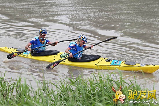 �����ڶ���Ƥ��ͧ���γ�Լ33���ͼΪ��ţ����˹�������ڱ�����