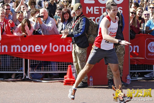 �׶������ɱ����ڼ䣬25���ѡ�������¶�ͻȻ��Ů�����������