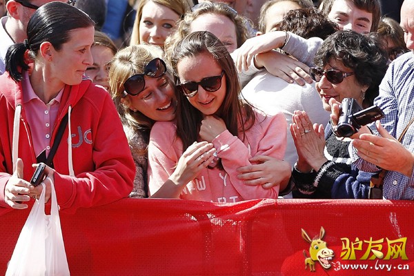 �׶������ɱ����ڼ䣬25���ѡ�������¶�ͻȻ��Ů�����������