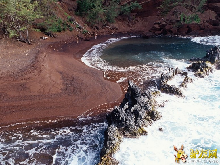 λ�ڴ����󺣰��ϵķ���LA GRAND��̲��Ƭӵ�������ó�������ȴ���˼������Ĺ۹������ء�