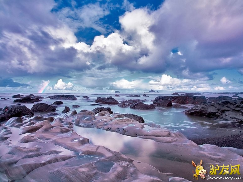 λ�ڴ����󺣰��ϵķ���LA GRAND��̲��Ƭӵ�������ó�������ȴ���˼������Ĺ۹������ء�