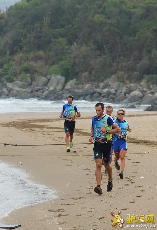 �������������ں��Ϸ��˹����ȡ����Ƥ��ͧ��Ŀ�ı���