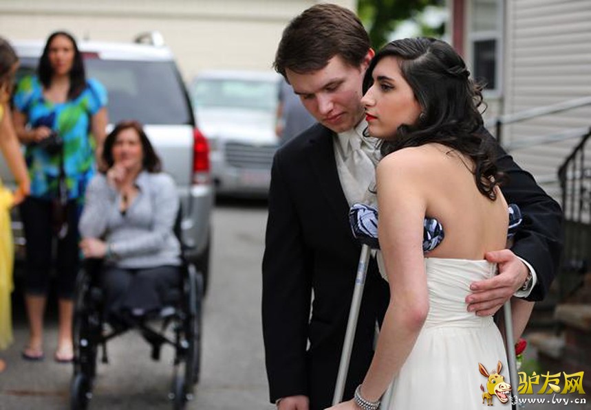 Լ�������㱬ըϮ��ʱ��������˹�غ���17��Ů��Ϥ������ʱ����������ӡ����̣�ϣ���ܼ�¼���˿�������