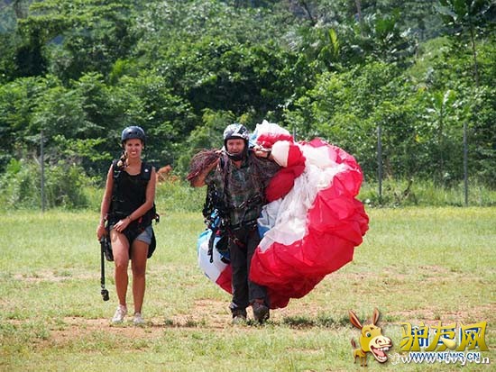 һ���޶�������ɡ�˶�Ա��һ���οͳ����޶�������ɡ��½�󷵻�Ӫ�ء�