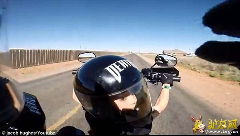 ���ɼ�ʻ����˹�ϴ������ϵ�һ���ӳ���Ƶ��ʾ��6���к�������ʻ����Ħ�С���Ƶ��ͼ