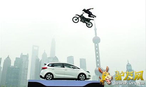 4��27�գ��Ĵ����ǳ���Լ����������Ħ�з�Ծ�����С�/�������� ������