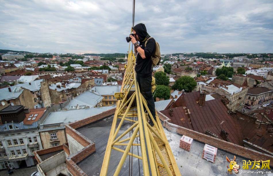 �������ߡ�������;�����������������������ѣ�ε���Ƭ��