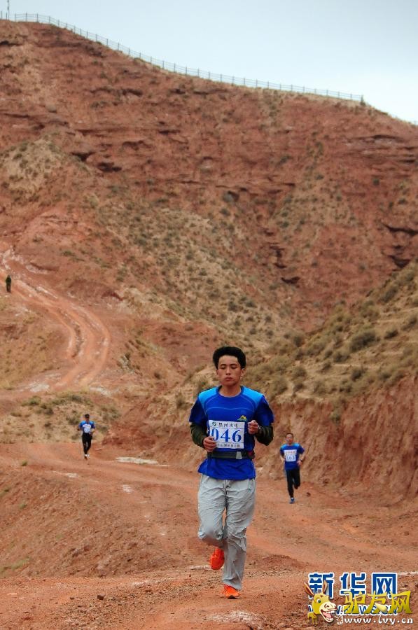 5��18�գ�ѡ��������ս���С����գ���ϼͽ��ԽҰ��ս���ڸ���ʡ��Ҵ��ƽɽ�����ʹ�԰���У����Թ��ڵ�500��������ͽ�������߲μ��˱����� ¿������߷���|��