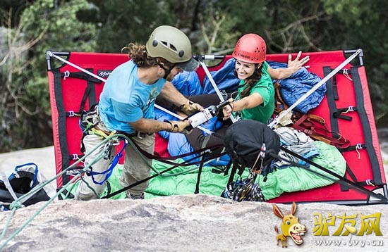 ����һ���������Ƴ�һ���¶Ӫ�Σ������������ϰ�Ӫ��կ��ҹ