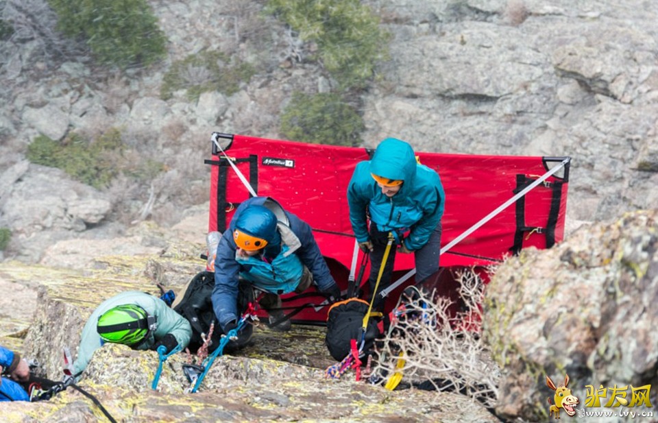 ����һ���������Ƴ�һ���¶Ӫ�Σ������������ϰ�Ӫ��կ��ҹ