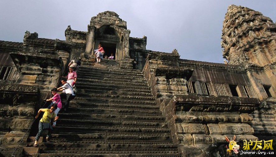 �������ǵĺڷ綴��������Ҫ��ӡ�Ƚ�ʤ�أ���������һ����272����Լ100�׳����ǳ������ο͵����ġ�