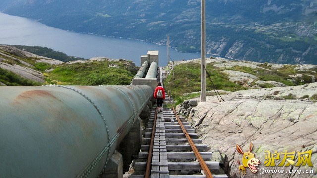 �������ǵĺڷ綴��������Ҫ��ӡ�Ƚ�ʤ�أ���������һ����272����Լ100�׳����ǳ������ο͵����ġ�