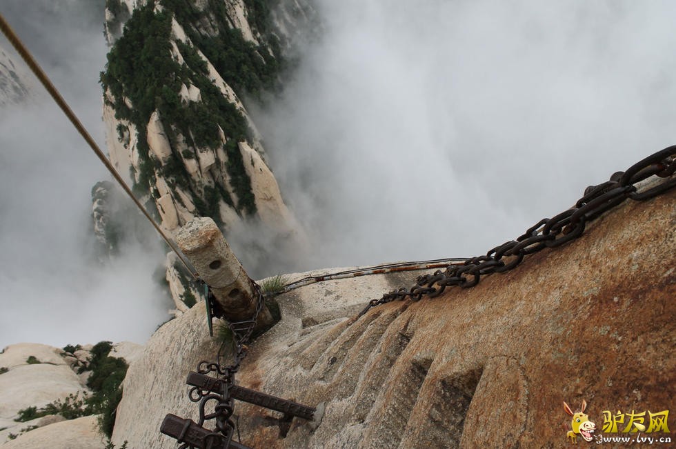 �������ǵĺڷ綴��������Ҫ��ӡ�Ƚ�ʤ�أ���������һ����272����Լ100�׳����ǳ������ο͵����ġ�