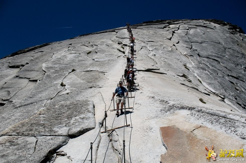 �������ǵĺڷ綴��������Ҫ��ӡ�Ƚ�ʤ�أ���������һ����272����Լ100�׳����ǳ������ο͵����ġ�