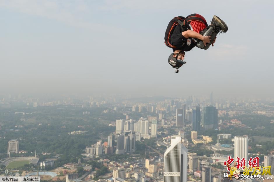 ����ʱ��9��27�գ��������Ǽ�¡�£�2014��¡����������ɡ�ھ��У���������20�����ҵĴ�Լ100��רҵ������ɡѡ�ֲμӴ˴λ��ѡ���Ǵ�300�׸ߵ��������ǵر꽨����¡�������¡�