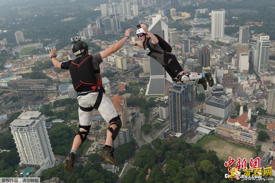 ����ʱ��9��27�գ��������Ǽ�¡�£�2014��¡����������ɡ�ھ��У���������20�����ҵĴ�Լ100��רҵ������ɡѡ�ֲμӴ˴λ��ѡ���Ǵ�300�׸ߵ��������ǵر꽨����¡�������¡�