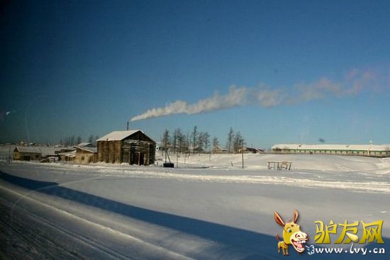 �����ǵ�������͵�ˮ��ˮ��ƽ�����ں�ƽ��Լ400�ף�λ����ɫ�к�Լ��֮�䣬��һ����½�κ�����������·Ҳ�����ɳ��������Ϻ�����͵�·��