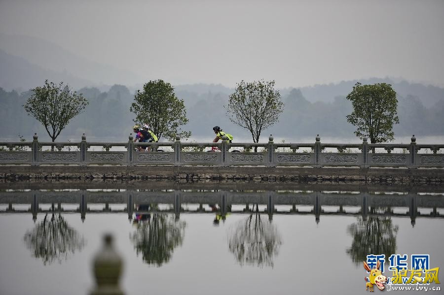 10��14�գ�ѡ�����ڱ����г����� ���գ�����컷۶�����������г�������������Ů�����α������������г��������ѡ�ְ���ɭ��ùھ���¿�������������