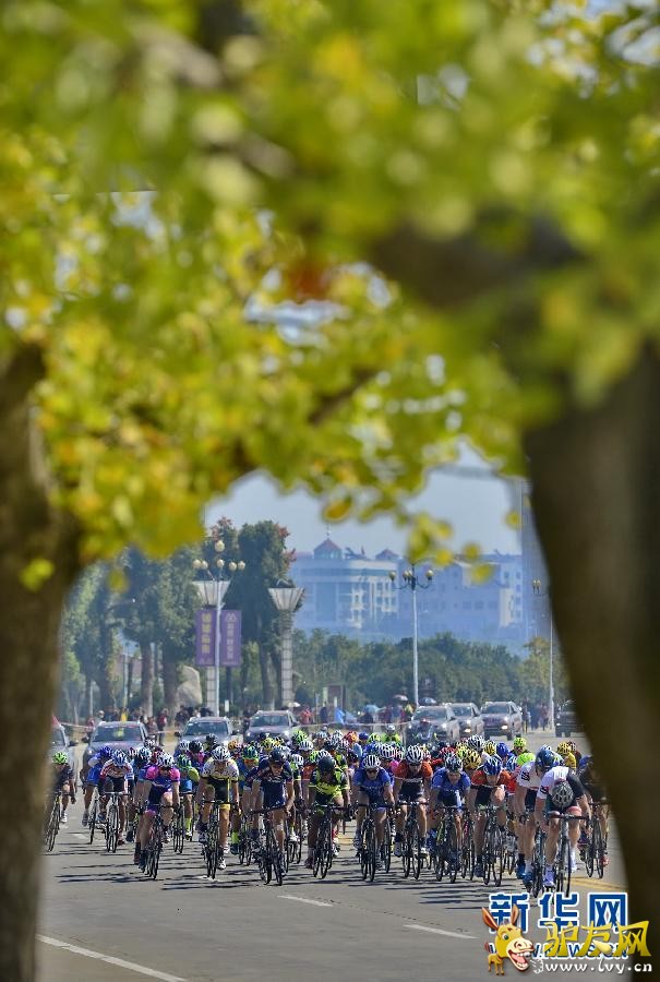 10��15�գ�ѡ���Ǵ������سǵ������¾��������գ�����컷۶�����������г��������������α�����RTSɭ�ؿͳ��ӳ��ֱ���˹������ιھ��� ¿�������������