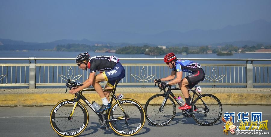 10��15�գ�ѡ���Ǵ������سǵ������¾��������գ�����컷۶�����������г��������������α�����RTSɭ�ؿͳ��ӳ��ֱ���˹������ιھ��� ¿�������������